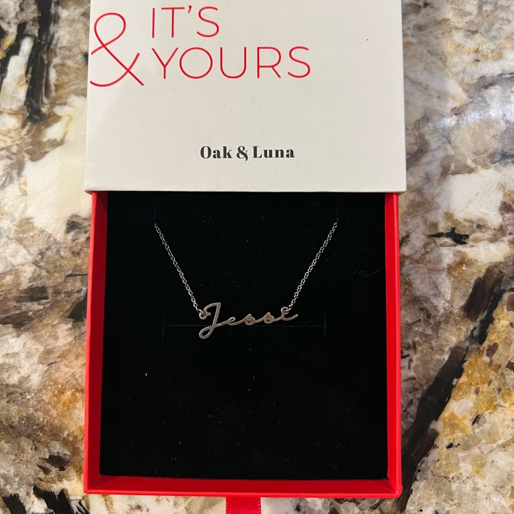 ~ BRAND NEW || NEVER WORN ~ Oak & Luna Jessi Silver Necklace